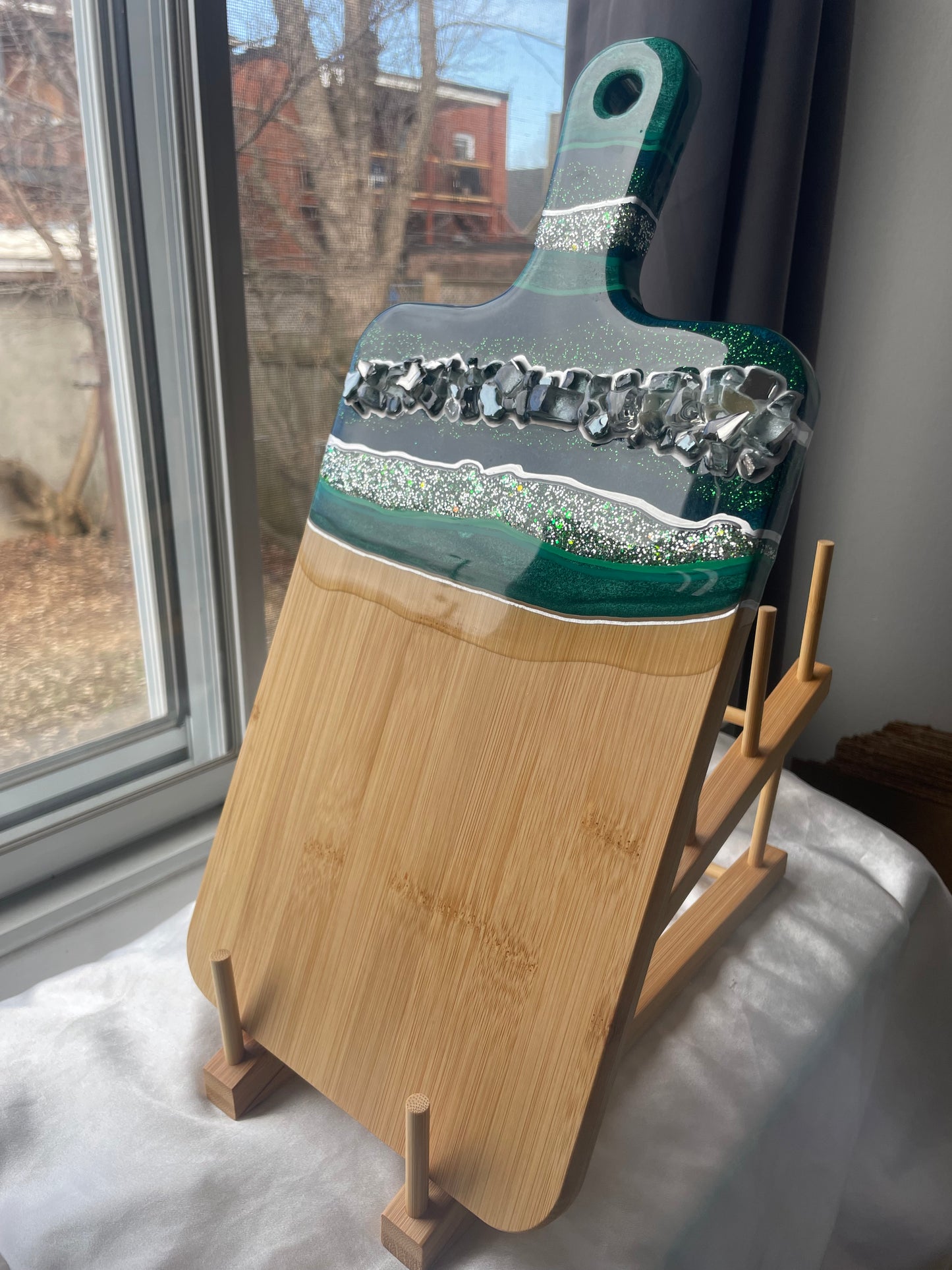 Pink quartz bamboo board