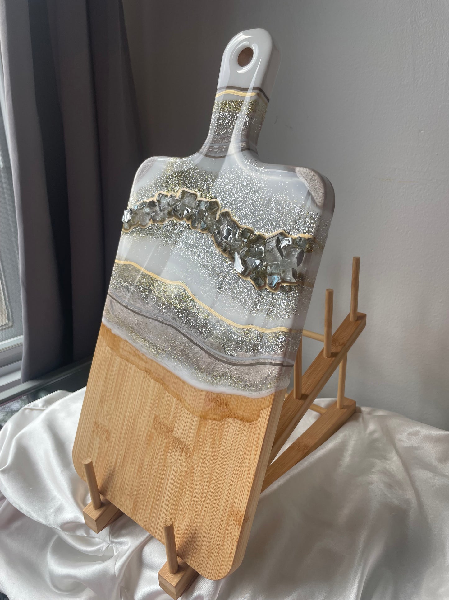 White/gold charcuterie board
