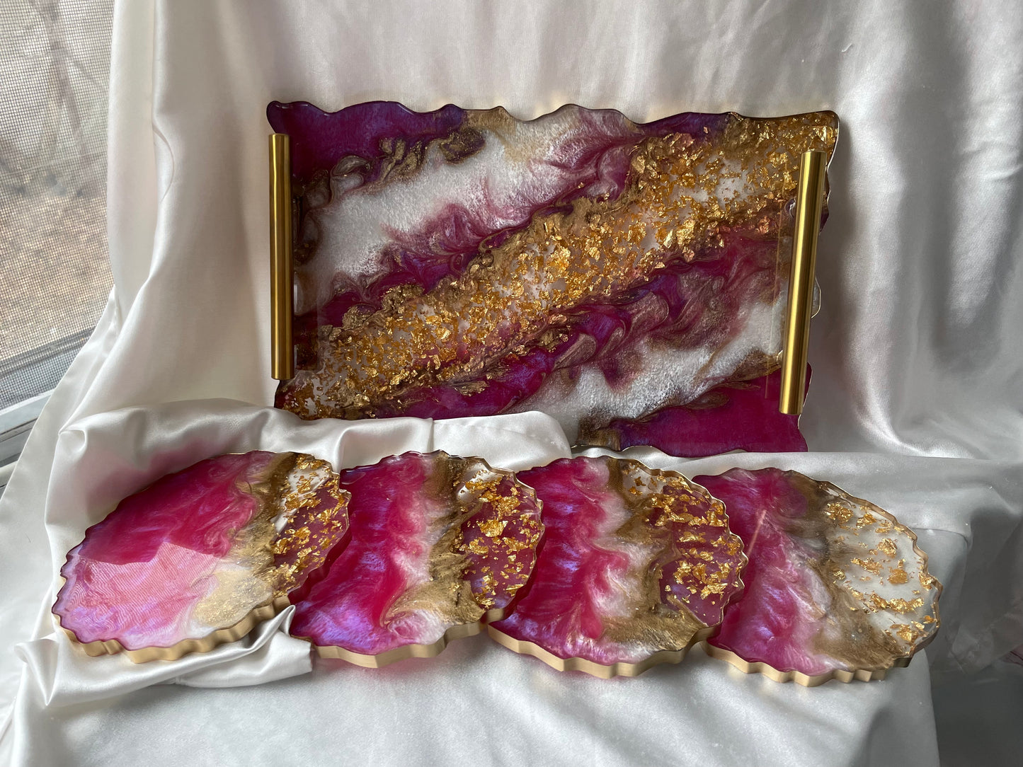 Ensemble plateau de service avec sous-verres rose fushia et doré