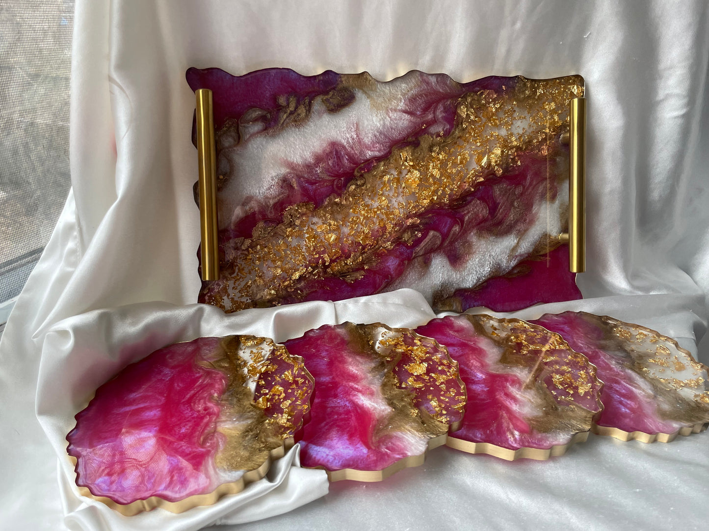 Ensemble plateau de service avec sous-verres rose fushia et doré