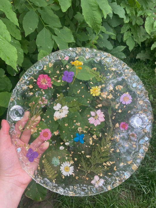 Tray with dried flowers